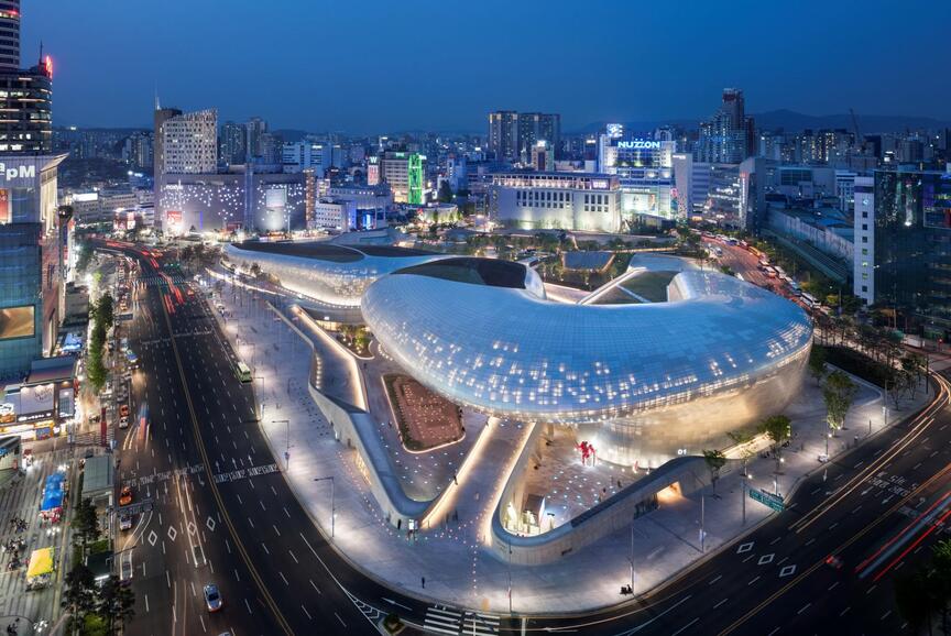 Thread Your Way Through Dongdaemun – A Living Tapestry of Design, Markets & Midnight Food