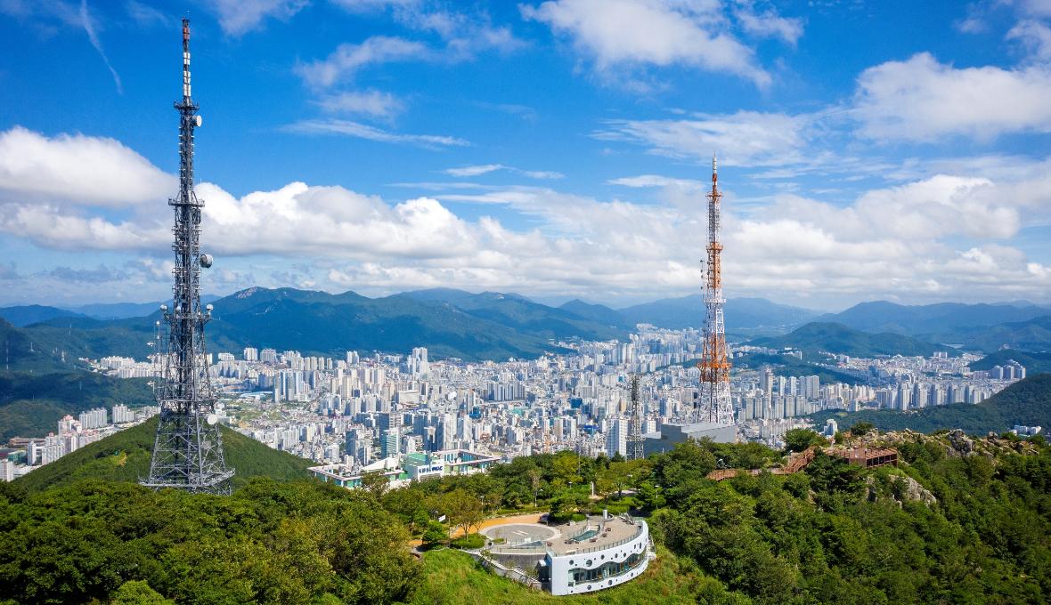 The Throne of Light in Busan - Hwanyeongsan Observatory and Rest Area